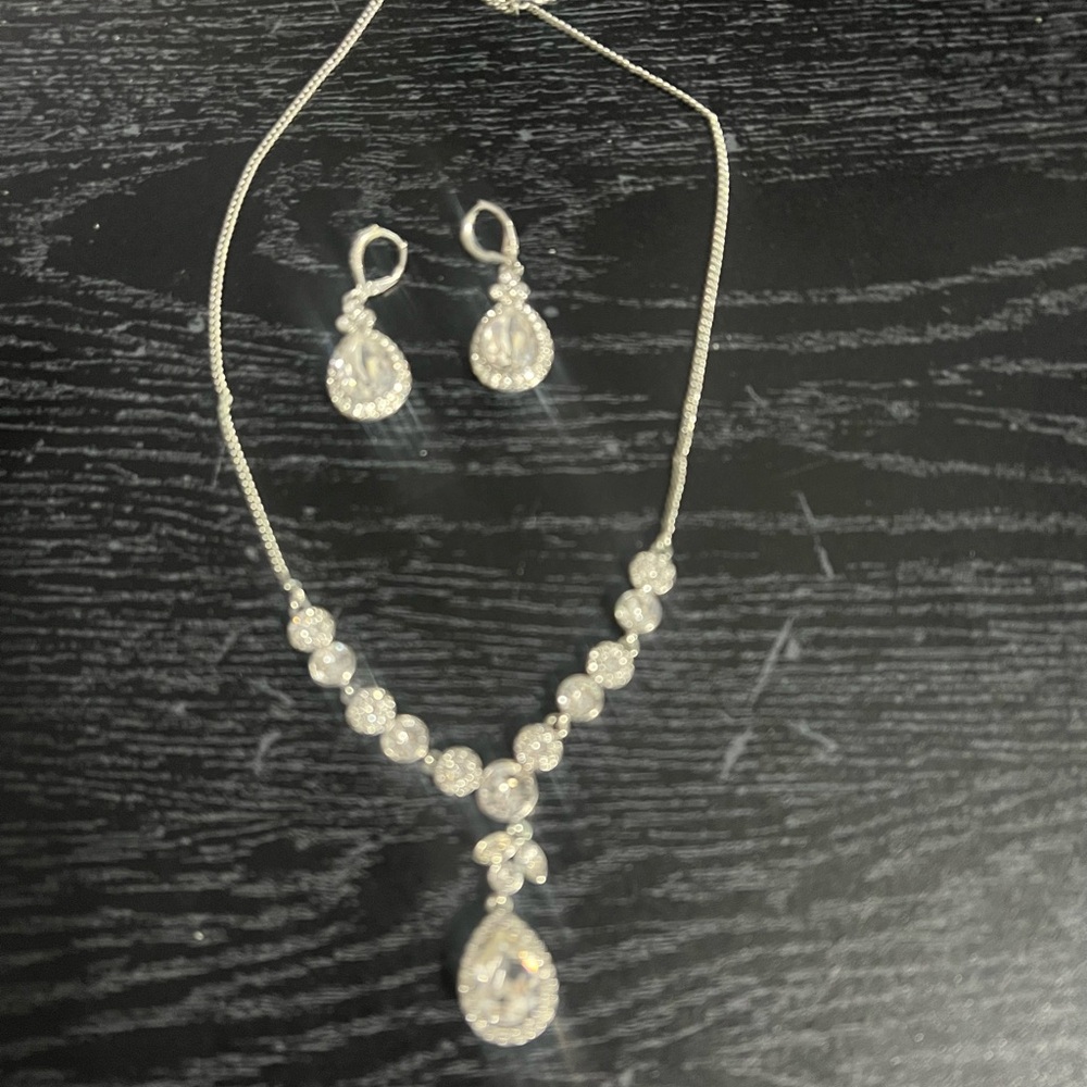 Elegant Silver Necklace and Earring Set